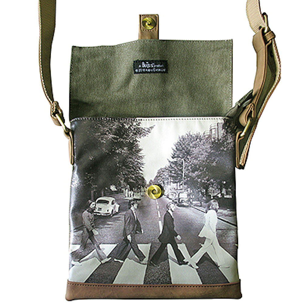 THE BEATLES ビートルズ (来日 60周年 ) - Abbey Road Green Mini Bag / サコッシュ / Disaster Design（U.K.ブランド） / ショルダーバッグ
