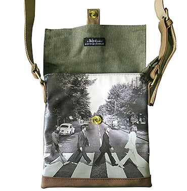 THE BEATLES ビートルズ (来日 60周年 ) - Abbey Road Green Mini Bag / サコッシュ / Disaster Design（U.K.ブランド） / ショルダーバッグ