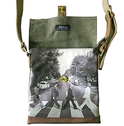 THE BEATLES ビートルズ (来日 60周年 ) - Abbey Road Green Mini Bag / サコッシュ / Disaster Design（U.K.ブランド） / ショルダーバッグ