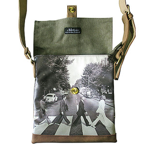 THE BEATLES ビートルズ (ABBEY ROAD 55周年 ) - ABBEY ROAD GREEN / サコッシュ / Disaster Design（U.K.ブランド） / ショルダーバッグ 【公式 / オフィシャル】