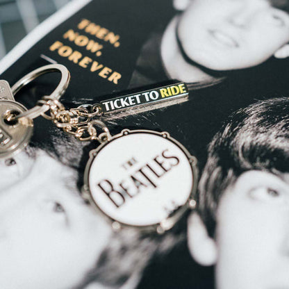 THE BEATLES ビートルズ (来日 60周年 ) - TICKET TO RIDE / チャーム付き / キーホルダー
