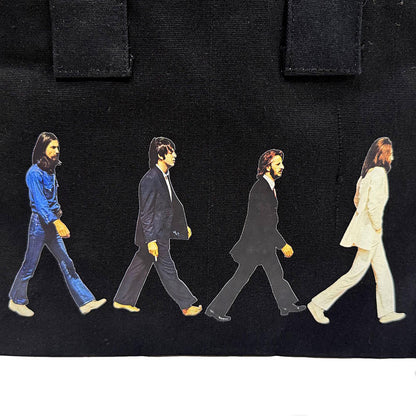 THE BEATLES ビートルズ (来日 60周年 ) - Abbey Road & Drop T Logo / Black / Back Print / トートバッグ