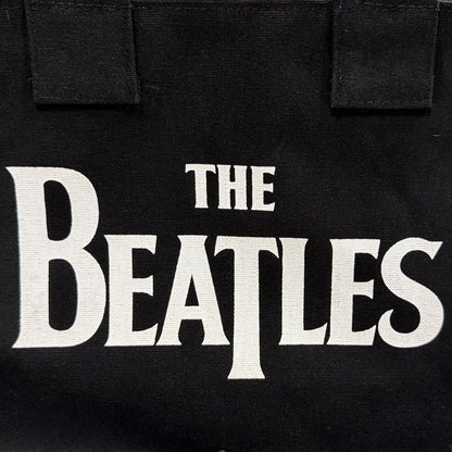 THE BEATLES ビートルズ (来日 60周年 ) - Abbey Road & Drop T Logo / Black / Back Print / トートバッグ