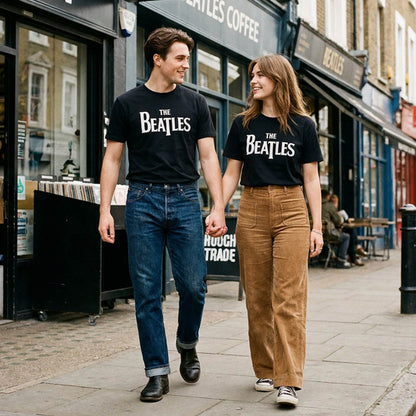 【予約商品】 THE BEATLES ビートルズ (来日 60周年 ) - Drop T Logo Mono / Tシャツ / メンズ
